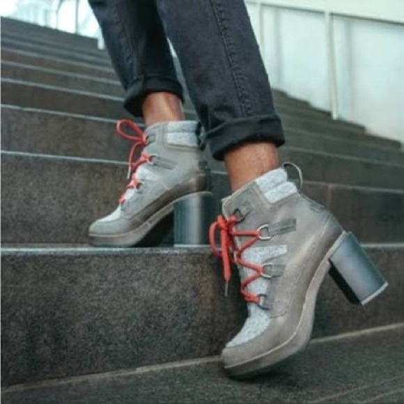 NWT Sorel Blake Lace Ankle Boots - Picture 2 of 10